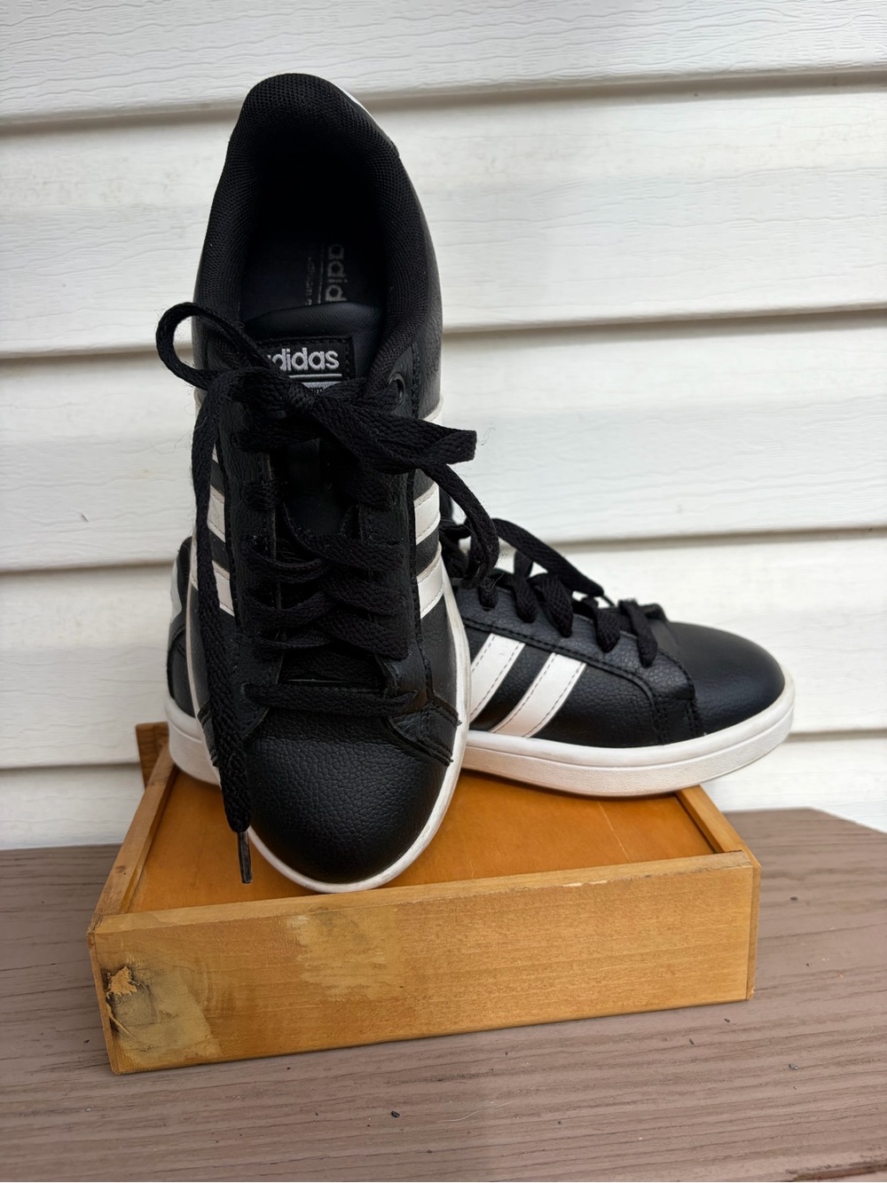 Adidas Cloudfoam Black White Sneakers Women’s Size 6 AW4288